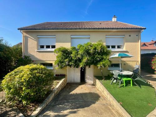 Spay House | Home 5km circuit 24 hours of Le Mans, motoGP, 6 beds