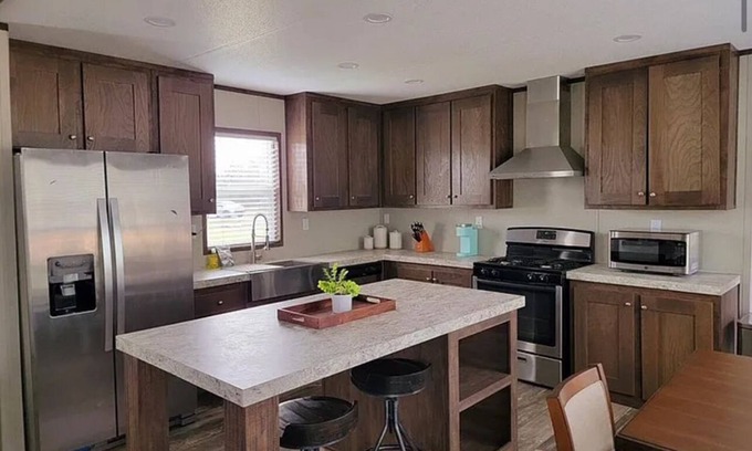 Sheridan House | Home away from home in Sheridan less than a mile away from Splashway Water park