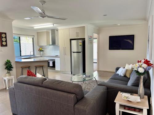 Bundaberg South Villa | Home away from home - Modern luxury in central Bundaberg