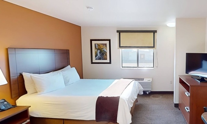 West Jordan Hotel | Home Away from Home with Pets Welcomed and Nearby Parks