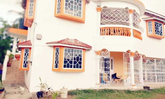 Spanish Town House | Home from home. Spacious 3 bed room apartment Jamaica.