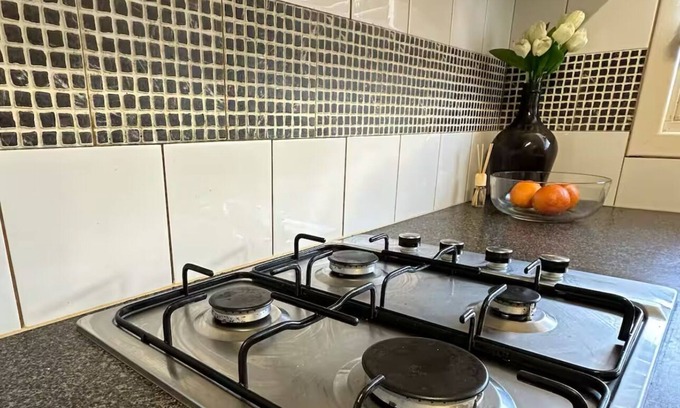 Coolbellup House | Home in Perth's Best Location (minutes from Beach)