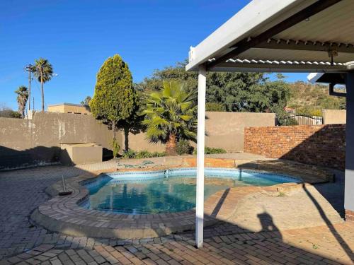 Greater Johannesburg Metropolitan Area House | Home in Suideoord, Jhb south