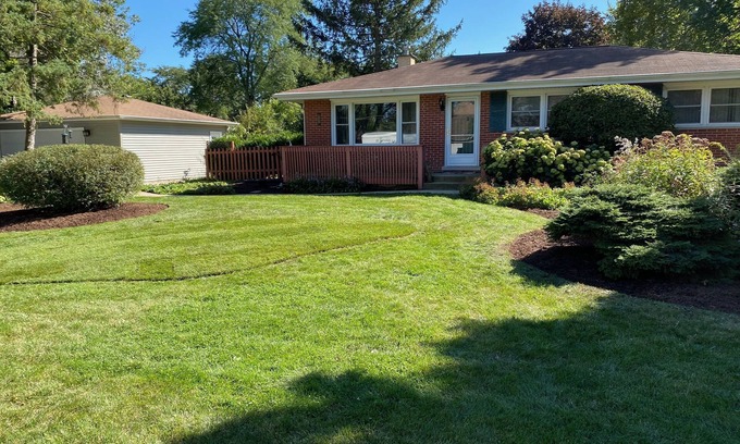 Lake Bluff House | Home Sweet Home, minutes to Great Lakes Naval Base