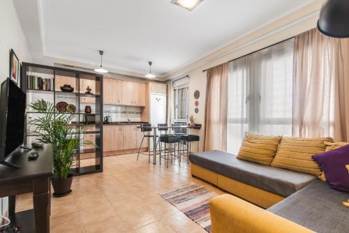 Sardina Apartment | Home2Book Bright Retreat with Pool, Sardina Beach
