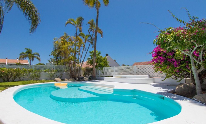 Pasito Blanco Villa | HomeForGuest Villa in Pasito Blanco with pool and garden