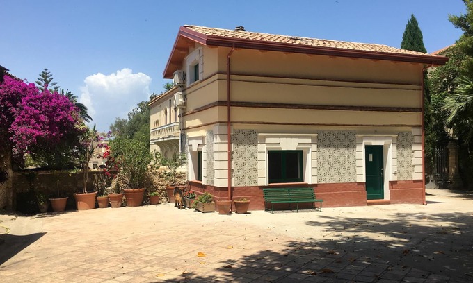 Crotone House | Homerez - 150 m away from the beach! House for 4 ppl. with garden at Crotone