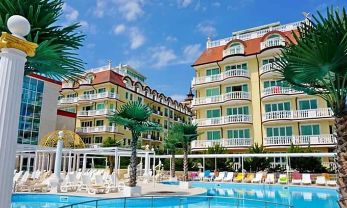 Elenite Apartment | Homerez - 20 m away from the beach! Studio with shared pool, jacuzzi and balcony