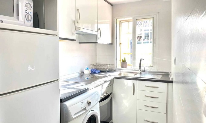 Barrio de La Latina Apartment | Homerez - Apt Madrid - Pets Allowed