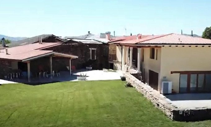 Viana do Bolo Apartment | Homerez - Apt. with View in Mourisca