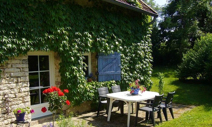 Plumont Apartment | Homerez - Beautiful studio for 4 ppl. with garden and terrace at Plumont