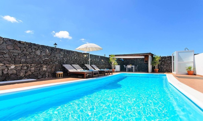 Tahiche Villa | Homerez - Beautiful villa 6 km away from the beach for 4 ppl. with swimming-pool