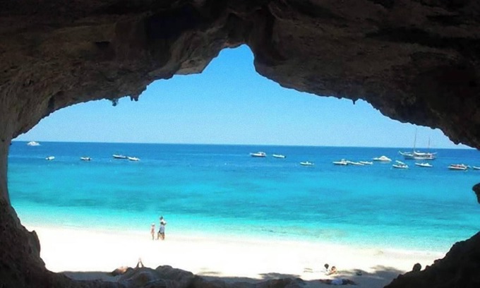 Lotzorai Apartment | Homerez - Charming Apartment in Lotzorai, Balcony