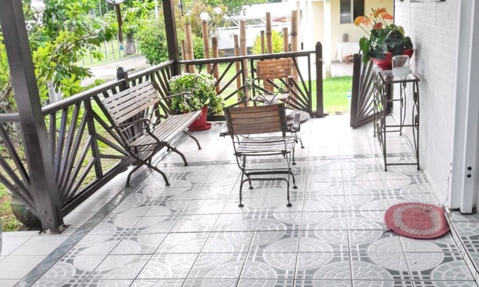 Ducos House | Homerez - Charming house in Ducos with private garden.
