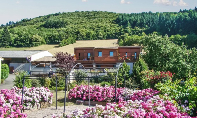 Fayet Apartment | Homerez - Cosy apartment in Fayet with view, 55m²