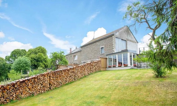 Fauvillers Apartment | Homerez - Cozy house with jacuzzi in Fauvillers