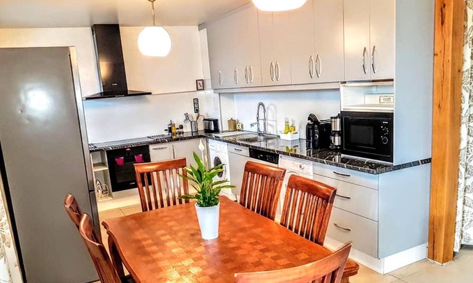 Argenteuil House | Homerez - Exceptional house with garden and balcony