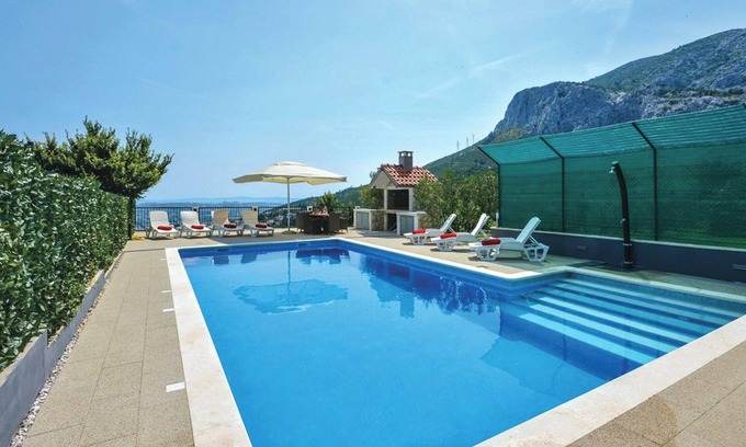 Klis Villa | Homerez - Family Villa in Solin, Pool and View
