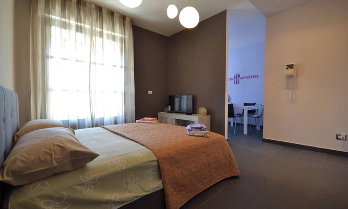 Vercelli Apartment | Homerez - Flat in Vercelli with balcony.