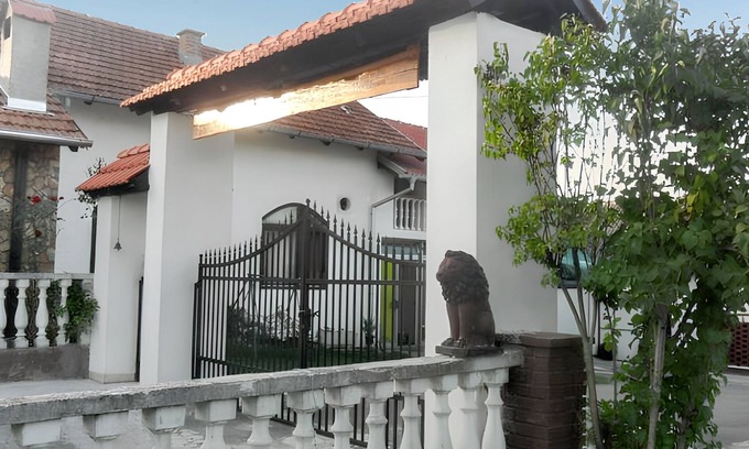 Kutina House | Homerez - House in Kutina with Garden