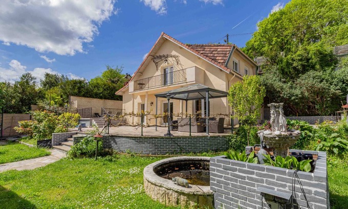 Saint-Germain-en-Laye House | Homerez - House near Saint-Germain-en-Laye