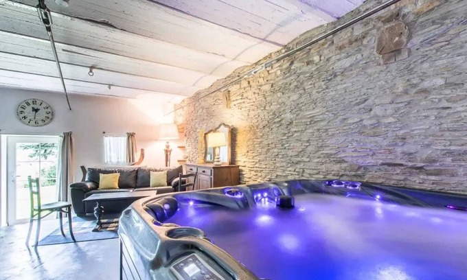 Menufontaine House | Homerez - House with jacuzzi in Menufontaine