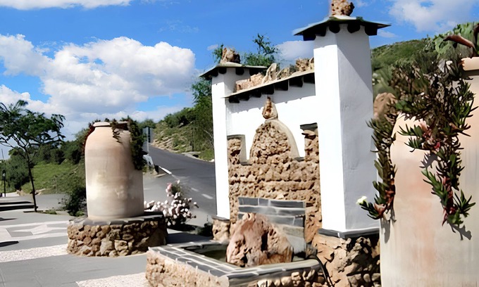 Yegen House | Homerez - Idyllic House in Yegen with Mountain View