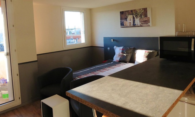 Juncasse - Argoulets Apartment | Homerez - Nice studio for 2 ppl. with balcony at Toulouse