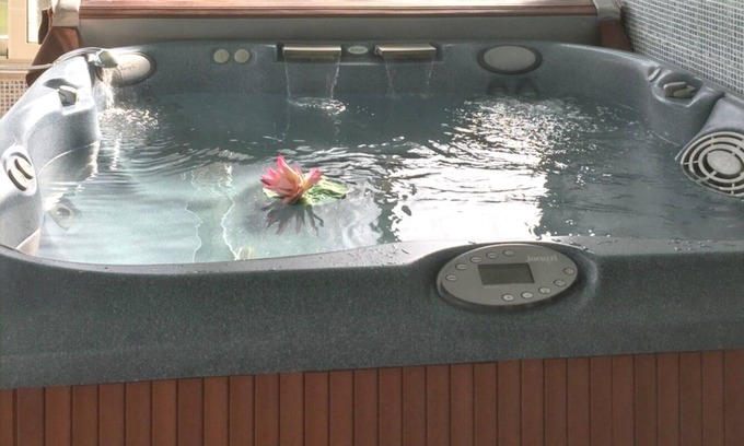 Montenero di Bisaccia House | Homerez - Sophisticated House in Montenero + Jacuzzi