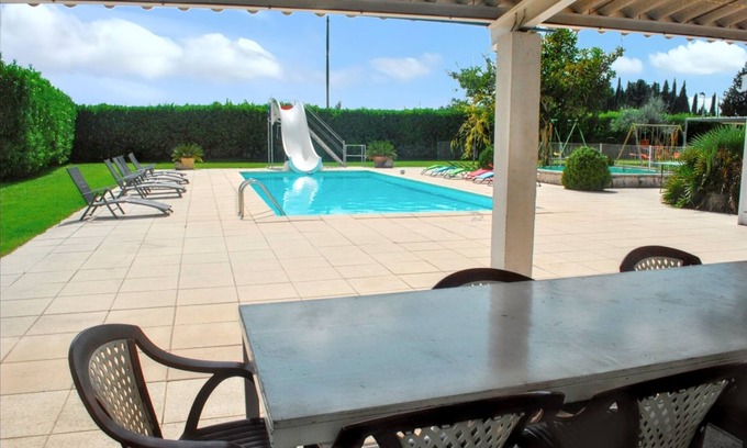 Meynes Villa | Homerez - Spacious and Elegant Villa in Meynes with Private Pool