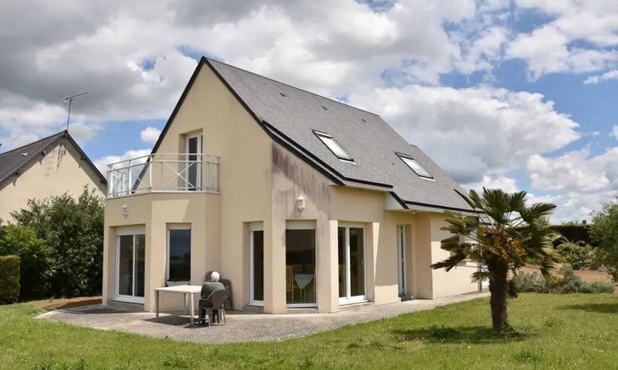 Courtils House | Homerez - Spacious House with Garden in Courtils