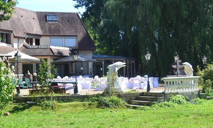 Courtenay Villa | Homerez - Villa in Courtenay, enclosed garden