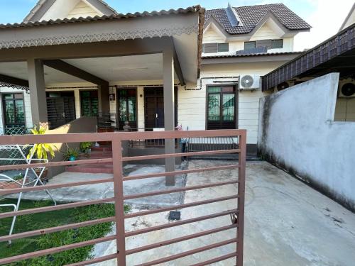 Ayer Panas House | Homestay Cikgu Jasin Bestari