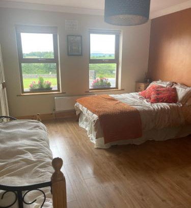 Leinster House | Homestay Large Ensuite Room
