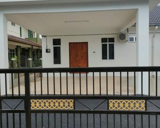 Kampung Bintong House | Homestay Usrati No. 17K (untuk muslims sahaja)