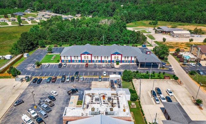Thomasville Hotel | Hometown Inn