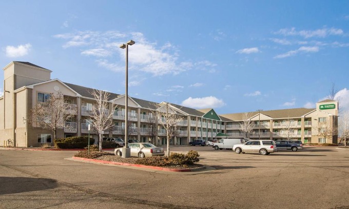 Aurora Hotel | HomeTowne Studios by Red Roof Denver - Airport/Aurora