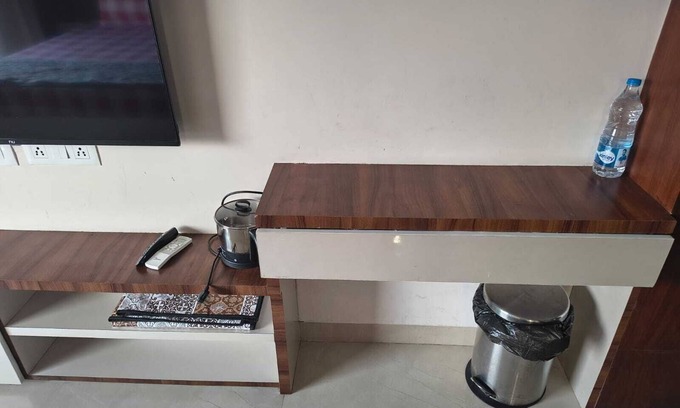 Panchkula Urban Estate Apartment | HomiStay - Luxury Room