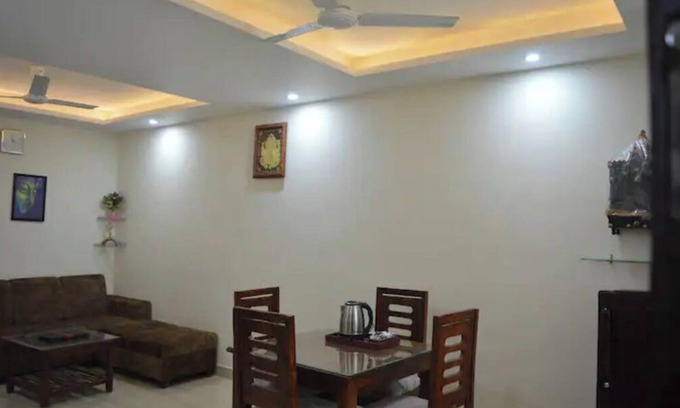 Saket Apartment | Homlee -Jumbo Lux Flat w kitchen, parking & hills