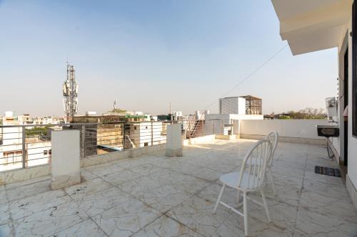 Dariyaganj Apartment | Homlee-Value 1 BR-Central Delhi-terrace-view-lift