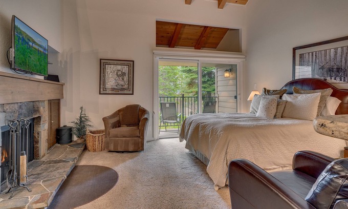 Carnelian Woods House | Honeymooner: Studio, 1.5 BA Townhouse in Carnelian Bay, Sleeps 4