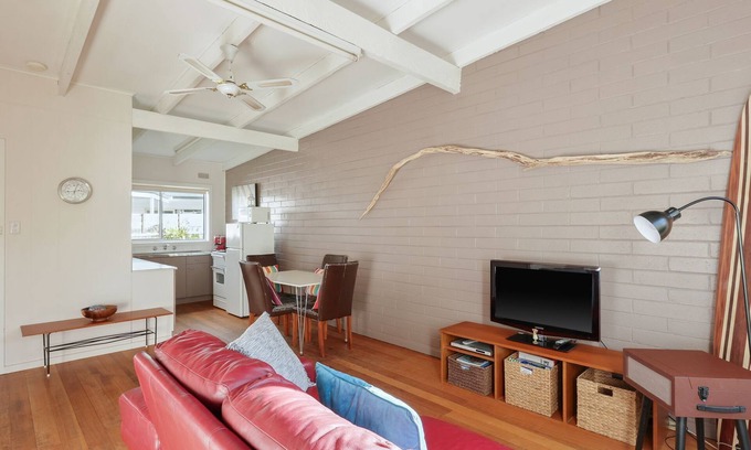 Silverleaves Apartment | Honeysuckle Beach Haven