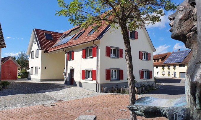 Moos Apartment | höriHaus 1804 - Apartment "Höriblick": Quiet, less than 200m from the lake, restaurants, Edeka