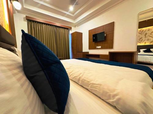 Pushkar Resort | Horizon Banquet Pushkar - with Mountain View