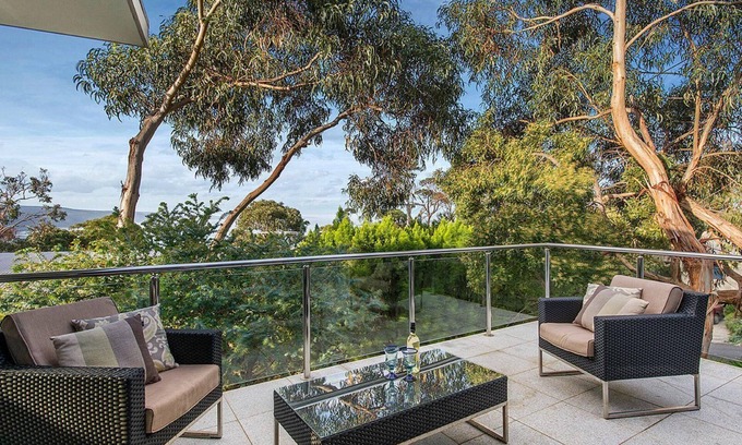 Lorne House | Horizons - Luxurious, with Bonus WIFI & Netflix