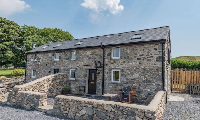 Dinas Apartment | Horseshoe Cottage historic gem near Snowdonia.nn
