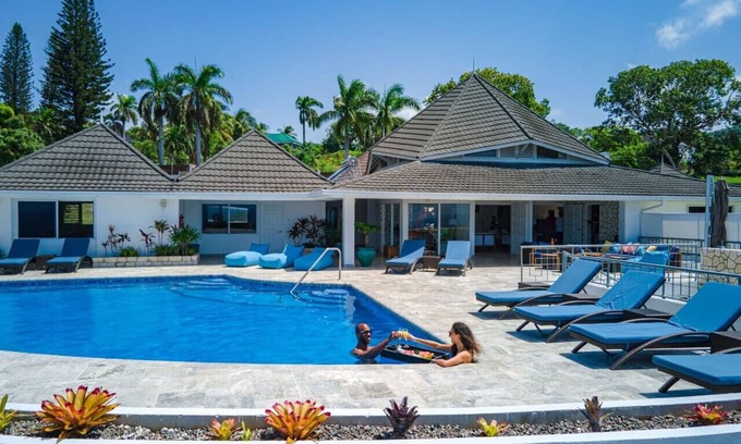 Montego Bay Apartment | Hospitality Expert Nianna Eden: 7BR, Pools, Beach