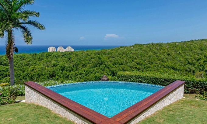 Montego Bay Apartment | Hospitality Expert NSF: Private Pool, Beach, Chef