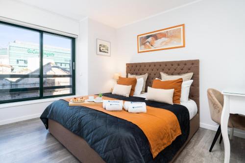 Vila Nova de Gaia Apartment | Host Wise - Elegant Spacious Flat w Balcony - Ace Location