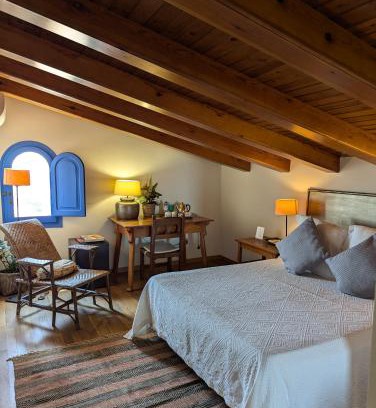 Cabrils Hotel | Hostal de la Plaça - Hotel Boutique